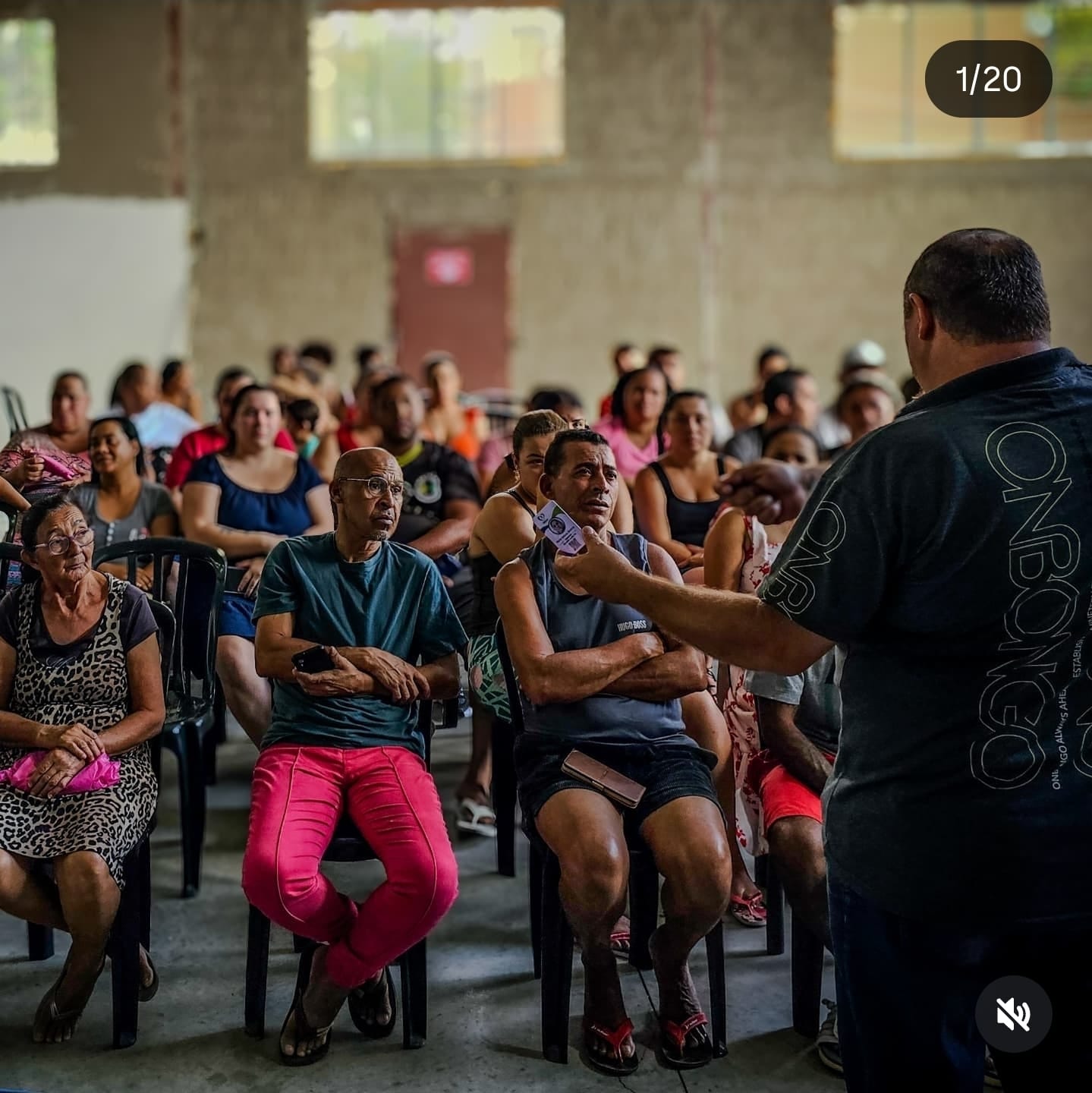Assembleia do Instituto AMEAS reunida no salão da sede.